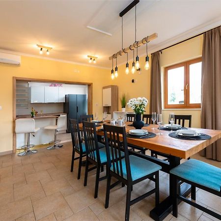 Vila Vergatum-Privacy,Gym,Billiards,Table Tennis Donji Brgat Kültér fotó
