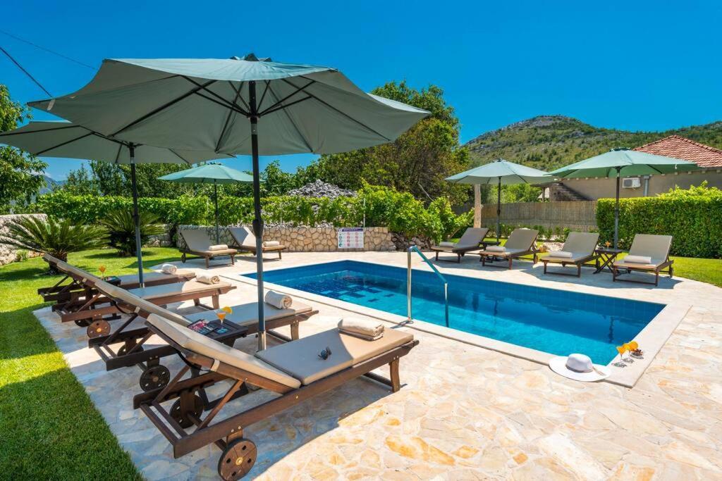 Vila Vergatum-Privacy,Gym,Billiards,Table Tennis Donji Brgat Kültér fotó