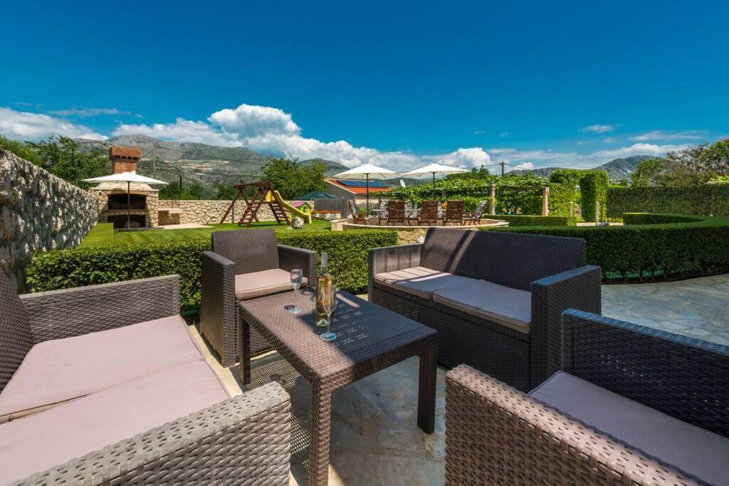 Vila Vergatum-Privacy,Gym,Billiards,Table Tennis Donji Brgat Kültér fotó