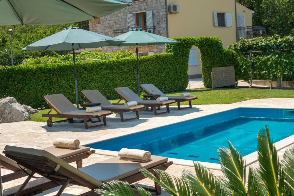 Vila Vergatum-Privacy,Gym,Billiards,Table Tennis Donji Brgat Kültér fotó