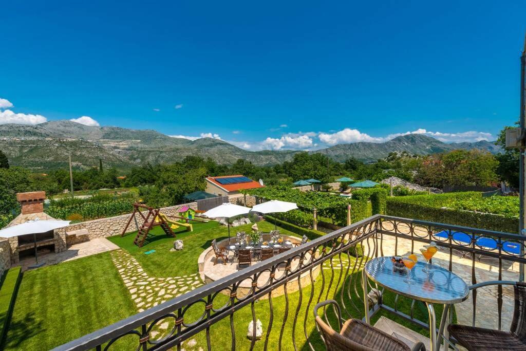 Vila Vergatum-Privacy,Gym,Billiards,Table Tennis Donji Brgat Kültér fotó