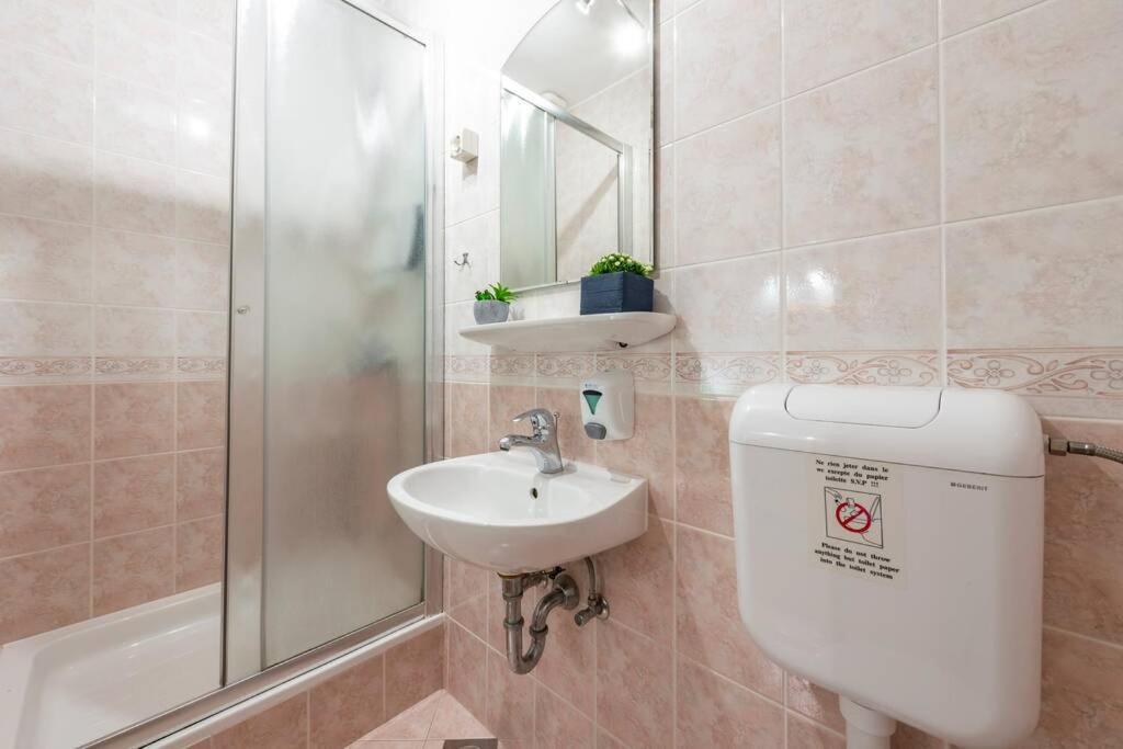 Vila Vergatum-Privacy,Gym,Billiards,Table Tennis Donji Brgat Kültér fotó
