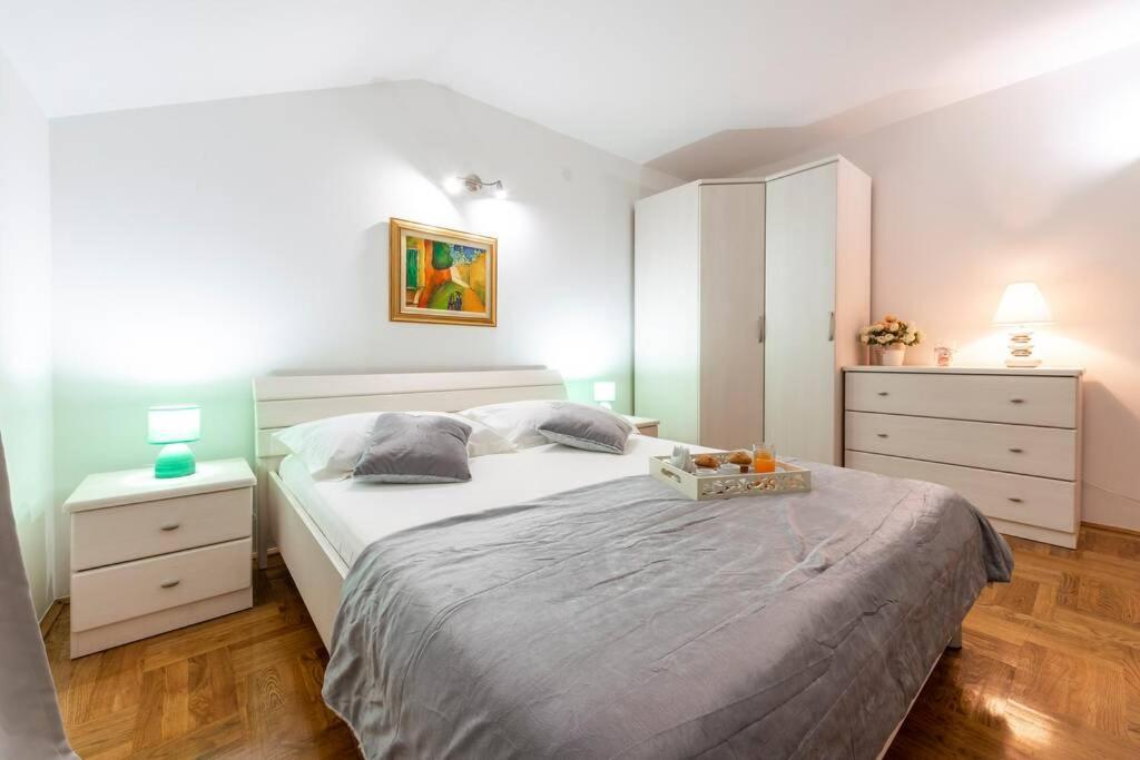 Vila Vergatum-Privacy,Gym,Billiards,Table Tennis Donji Brgat Kültér fotó