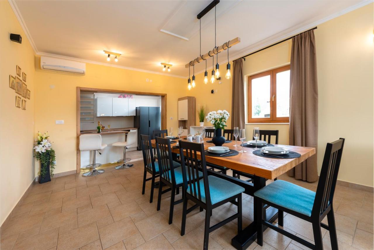 Vila Vergatum-Privacy,Gym,Billiards,Table Tennis Donji Brgat Kültér fotó