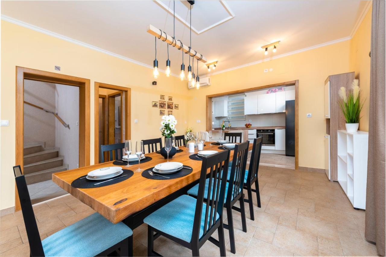 Vila Vergatum-Privacy,Gym,Billiards,Table Tennis Donji Brgat Kültér fotó